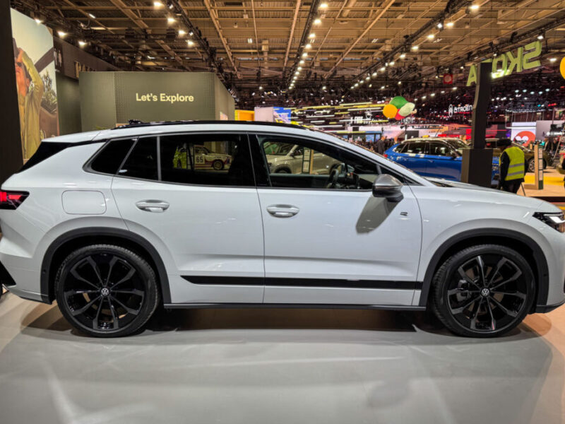 Volkswagen ID. Tiguan R-Line: вид сбоку