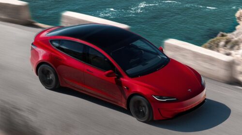 Tesla обновила Model 3 для Китая: экран 16 дюймов, V2L и серый салон