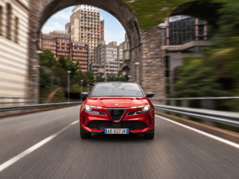 Обновлённый кроссовер Alfa Romeo Junior