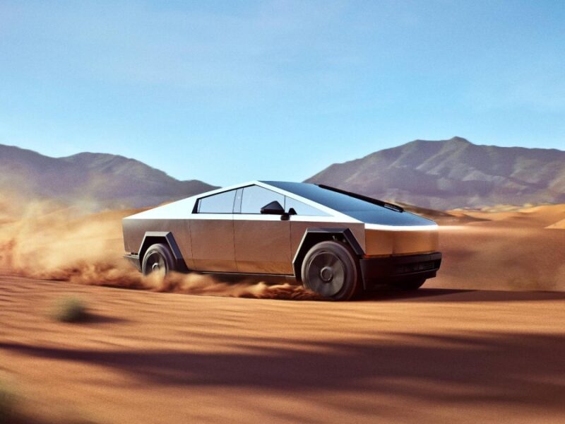 Илон Маск представляет обновления программного обеспечения Tesla
