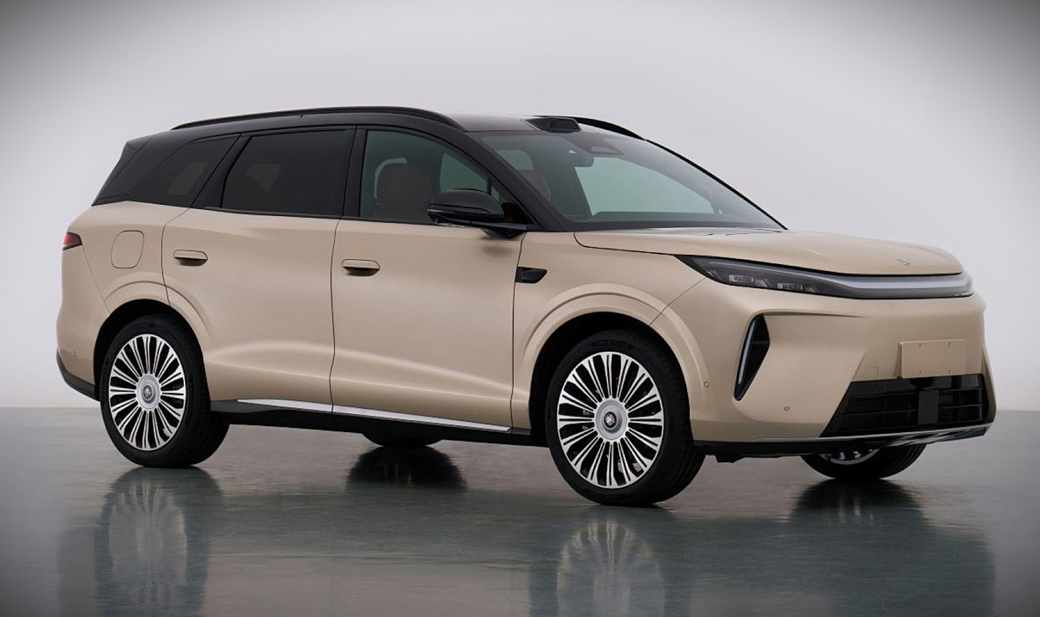Новый BYD Tang EV: 691 л.с., два мотора и 250 км/ч по документам Новый BYD Tang EV: 691 л.с., два мотора и 250 км/ч по документам